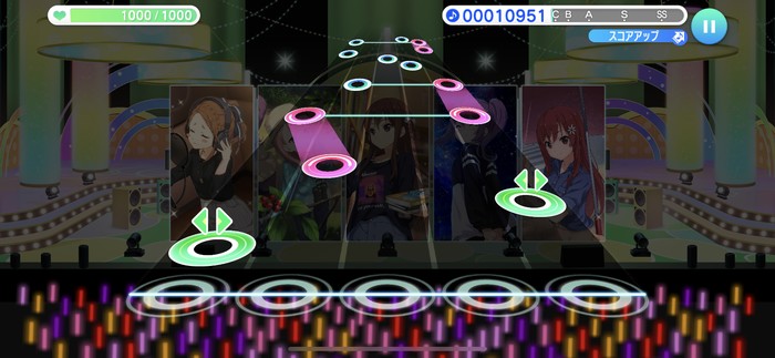 下方向に流れてくる各パネルをタイミング良くタップ